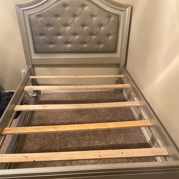 Bedframe - Picture 3 of 3